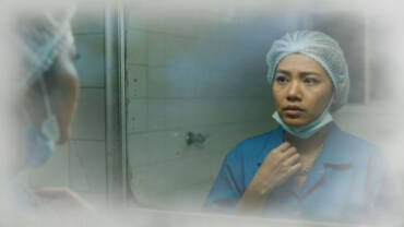 សំឡេងខ្សឹបគ្មានប្រភពនោះ តែងប្រាប់នាងនូវរឿងរ៉ាវដែលបម្រុងនឹងកើត